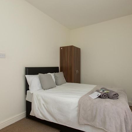 Budget Rooms @ Underwood Lane 克鲁 外观 照片