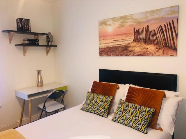 Budget Rooms @ Underwood Lane 克鲁 外观 照片