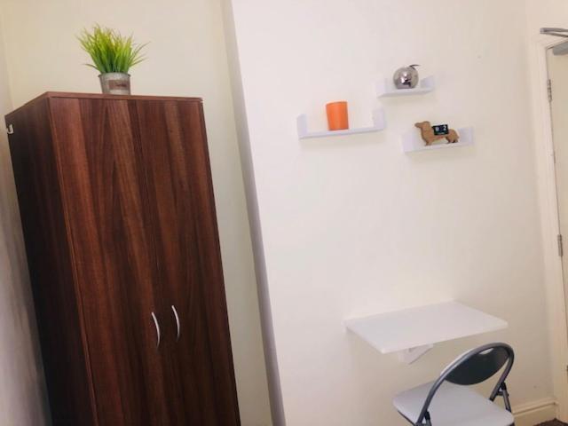 Budget Rooms @ Underwood Lane 克鲁 外观 照片
